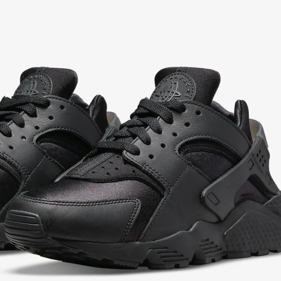 Nike Shoes - Nike Air Huarache